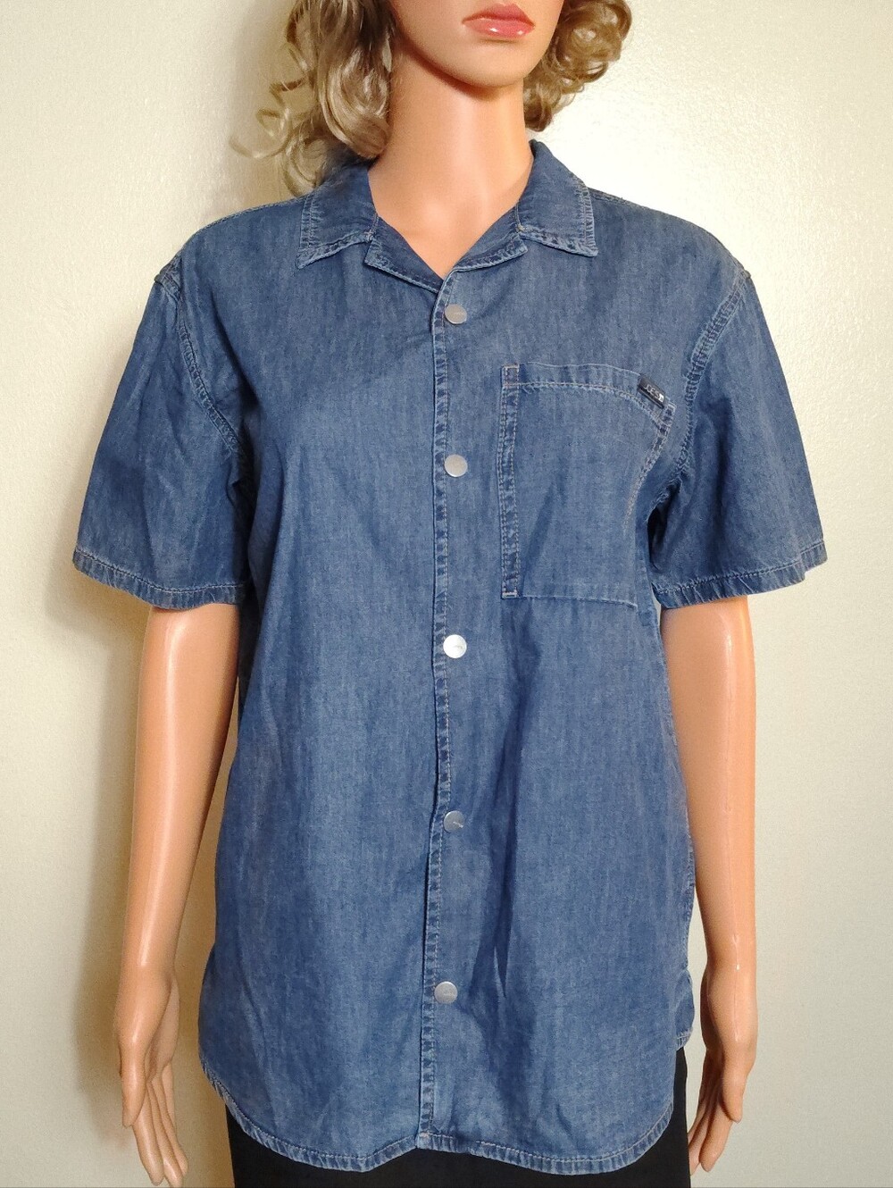 Joe's Jeans Denim Short Sleeve Button Down Shirt. Size XL. 100% Cotton.